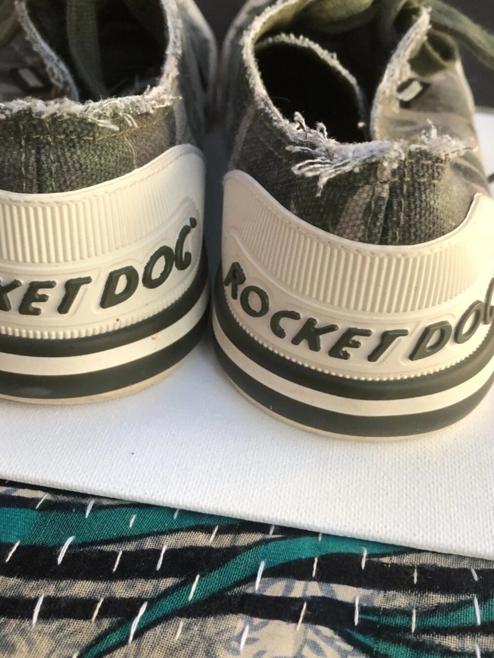 Rocket Dog Women& Sneaker Canvas Lace-up Gray Camo Shoes Sz 6.5 Frayed Edges - Picture 9 of 13